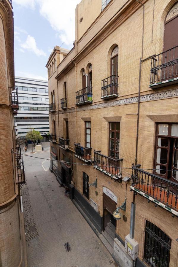 RentalSevilla a un minuto de la Campana Esterno foto