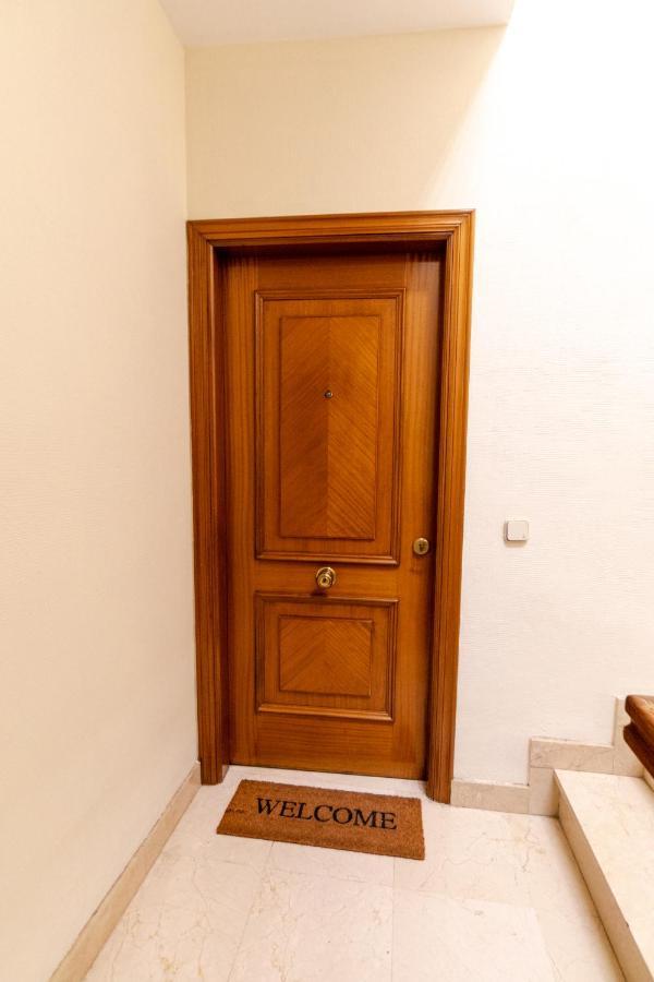 RentalSevilla a un minuto de la Campana Esterno foto